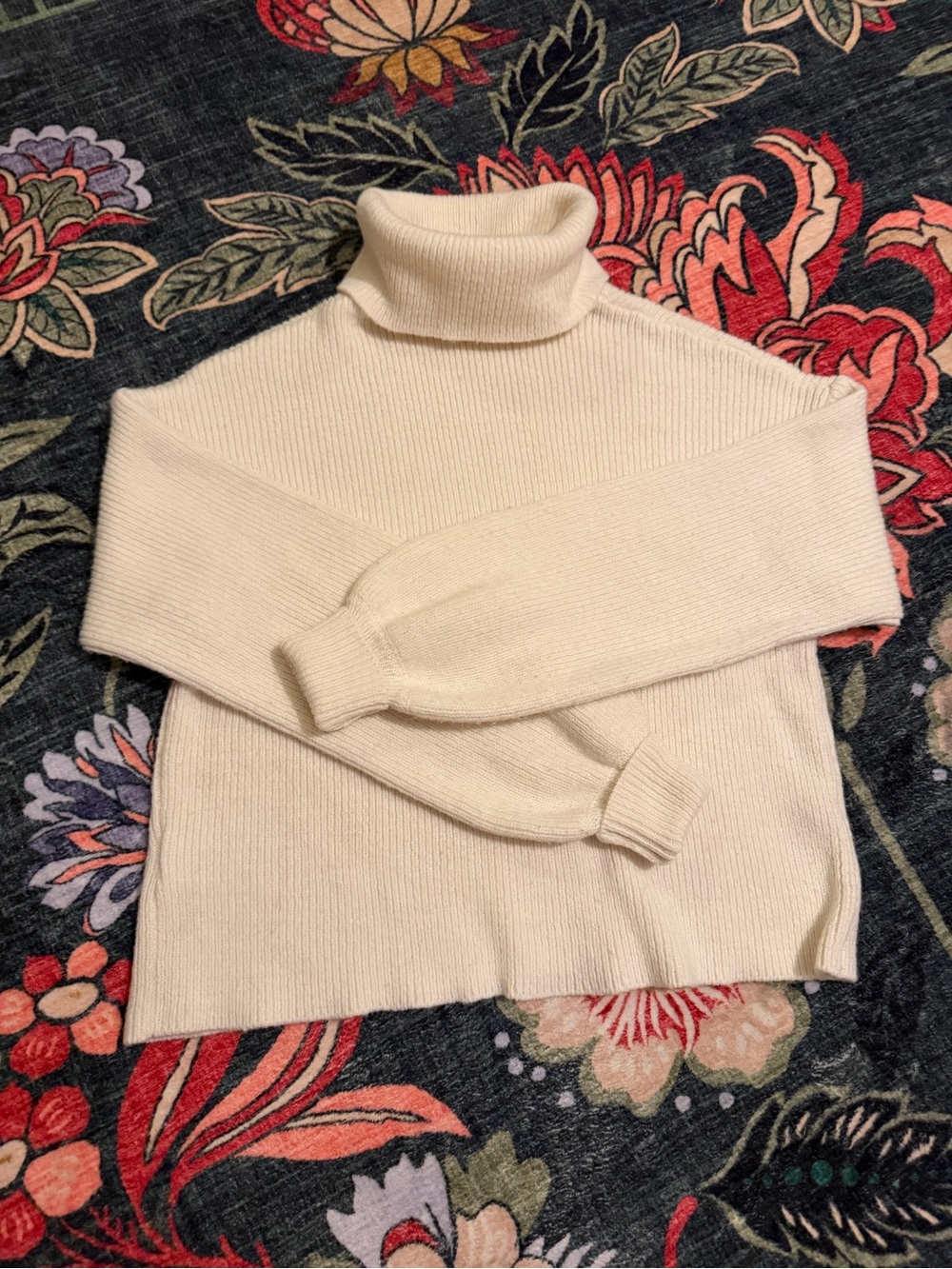 3/$25 ✨ Urban Outfitters Cream Ribbed Turtleneck Sweater